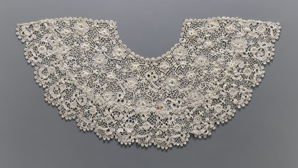 Collar, origin unknown, women's clothing accessory. Needle lace collar with floral tendril pattern