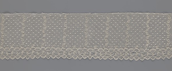 Lace fragment, strip with a serrated edge on one side and an edge-type ornament on the serrated