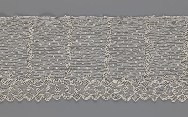 Lace fragment, strip with a serrated edge on one side and an edge-type ornament on the serrated