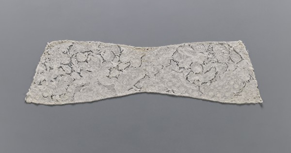 Collar, lace clothing accessory; early 18th century, Binche. Lace, width 15 cm, length 57 cm.