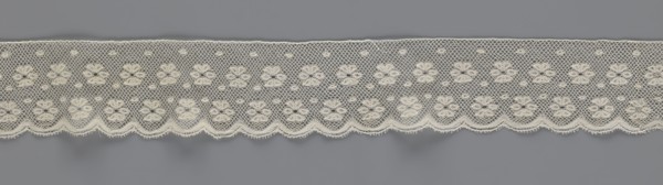 Lace fragment, tied in the form of a belt with one-sided arched serrations. Regular ornament: