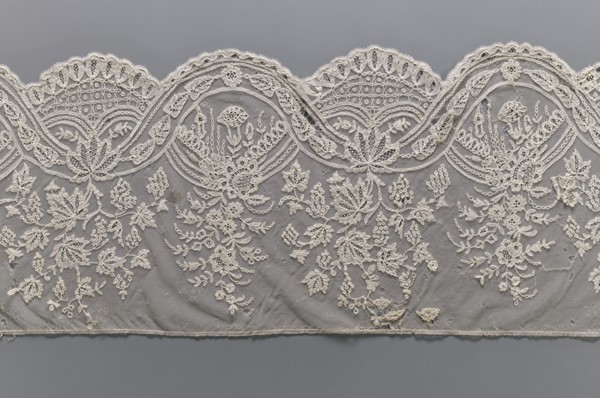 Lace fragment, bobbin lace, mid-19th century, Brussels. Plant ornaments; one ribbon is wider with