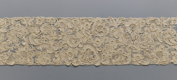 Fragment of lace, lace, plant ornaments, ca. 1700, France, lace, width 17 cm, length 157 cm, A long