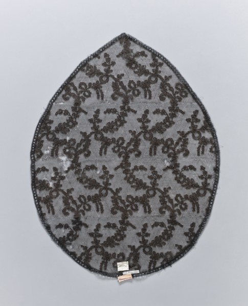 Lace, plant ornaments, in the shape of an oval pointed on one side. A narrow strip of geometric