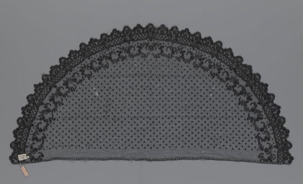 Veil; creator, veil; lace; clothing accessory; fashion. Lace with a floral-geometric pattern