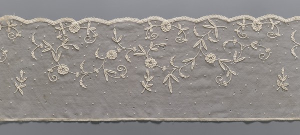 Lace fragment, Lace, unknown provenance. Plant ornaments. The lower edge is gently serrated with