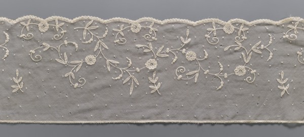 Lace fragment, lace, plant ornaments. The lower edge is gently serrated with flat arches, bordered