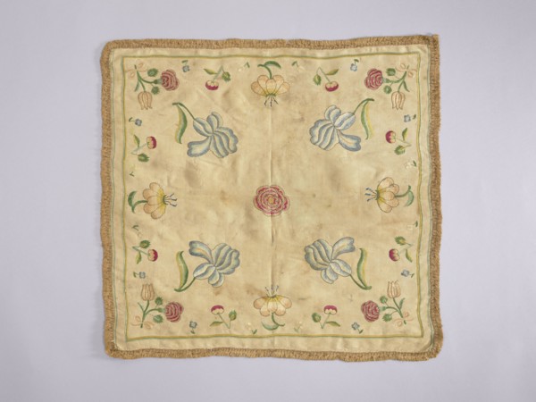 Church napkin, Church paraments; flowers; leaves; plant ornaments; sacred art. Napkin of white silk