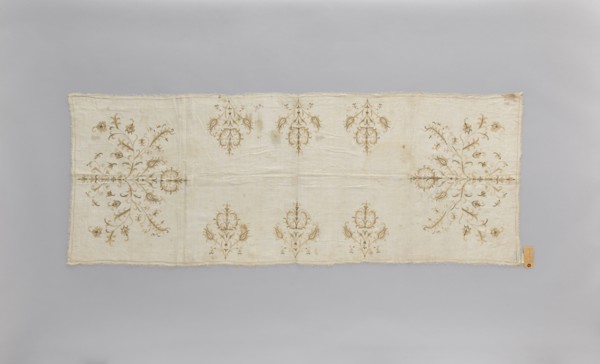 Church napkin of thin white linen 25 warp and weft threads per cm covered with embroidery featuring