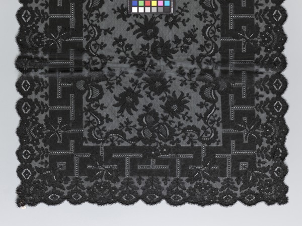 Shawl, shawl; shawls; fashion; women's clothing; clothing accessories; floral ornaments; meander