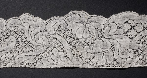 Lace fragment, floral ornaments, Binche lace, ca. mid-18th century, Binche place of origin?, lace,