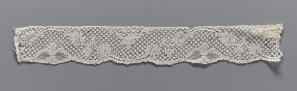 Lace fragment, mid-18th century. Binche lace, width 3.8 cm, length 30.5 cm. A tendril motif at the