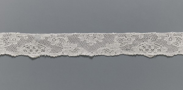 Lace fragment, Malines Mechelen lace, Henryków Heinrichau, varied background: point de neige type