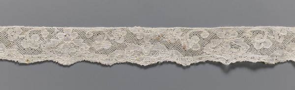 Lace fragment, lace, Malines Mechelen lace, motifs outlined with additional thread, Ißgrond