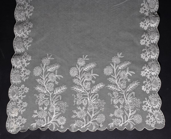 Shawl, floral ornaments; at each end are three flower sprigs with various plants such as ears of
