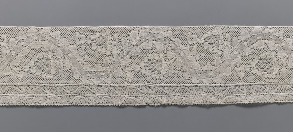 Lace fragment, bobbin lace Malines/Mechelen, 18th century; plant ornaments with floral branches and