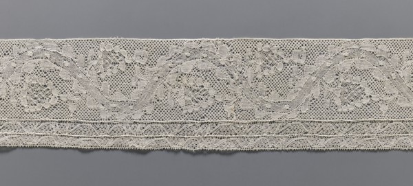 Lace fragment, bobbin lace Malines/Mechelen, 18th century. Plant ornaments: floral branches grow in