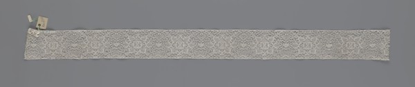 Fragment of bobbin lace, 18th century, Flanders; width 9 cm, length 51 cm; subject: lace; maker,