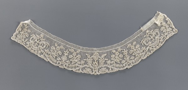 Collar, 19th century, France, band-shaped, equal width, arched with slightly serrated outer edge