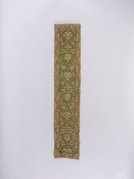 Chasuble column, embroidery on light green satin fabric bordered with pink-salmon fabric;