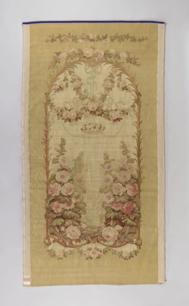 Ornamental tapestry, early 19th century, Aubusson. In the center an arcade built of palm branches;