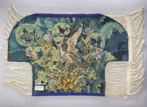 Tapestry coverings, repossession provenance. Subject: leaves, birds, fabrics, borders, interior