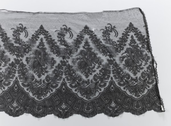 Crinoline ruffle;, clothing accessory; garlands ornament; Chantilly lace with floral ornaments;