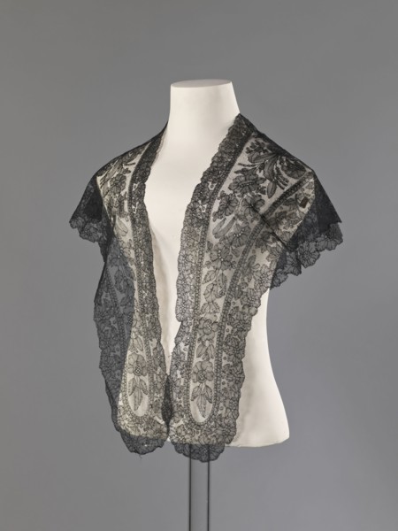 Mantilla, purchase provenance; floral ornaments; Chantilly lace; lace; clothing accessory; women's
