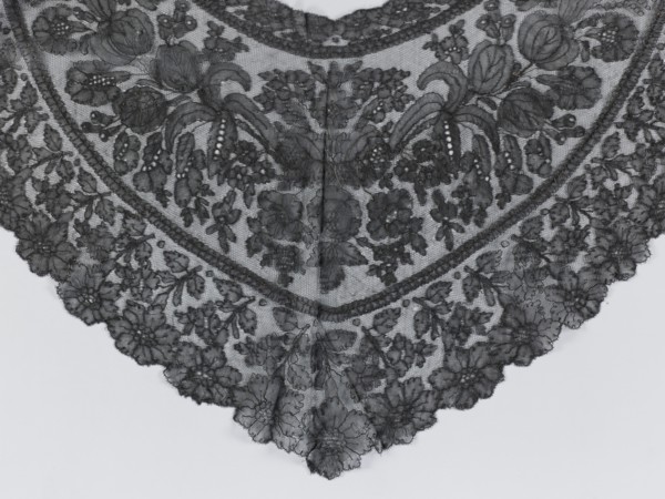 Mantilla, purchase provenance; floral ornaments; Chantilly lace; lace; clothing accessory; women's