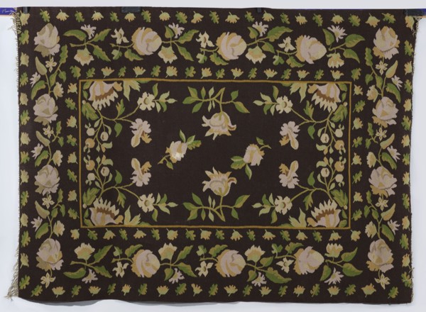 Kilim, Boncza fl. ca. 1920–1930. In the main field, symmetrically presented motifs of floral