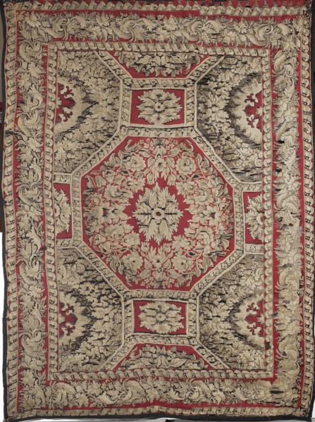 Kilim, In the center a leafy rosette is surrounded by a floral wreath and an octagonal frame.