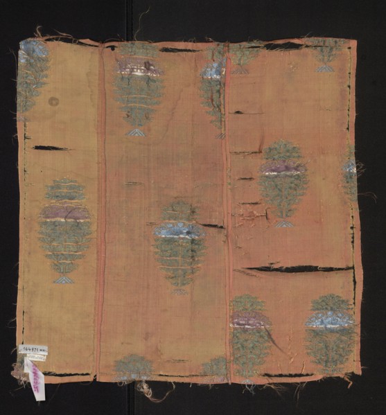 Fabric fragment, silk, origin: Persia Iran, 18th century. Fragment of patterned silk fabric with