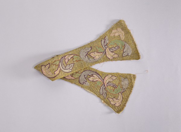Maniple, liturgical vestment, early 18th century, Poland. Embroidered with a leafy twig motif in