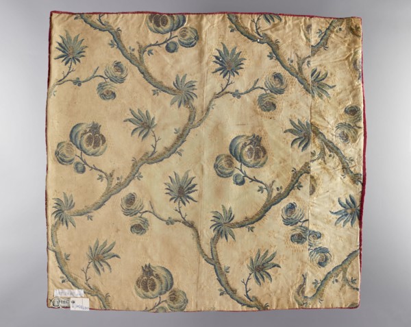 Velum;, revindication provenance; church vestments; embroidery; flowers, leaves, plant ornaments;