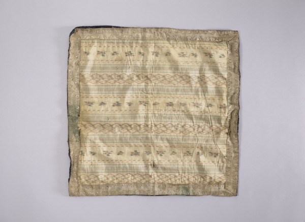 Velum; unknown creator; church paraments; revindication provenance; flowers, leaves, plant