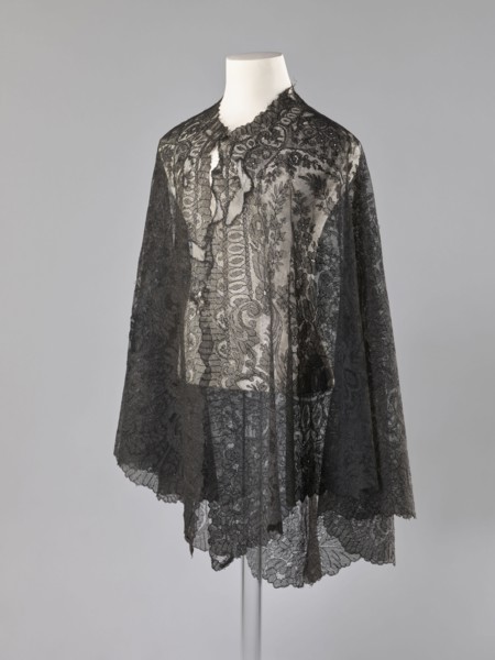 Cape - mantilla; unknown creator; shawl; purchase provenance; fashion; women's clothing; clothing