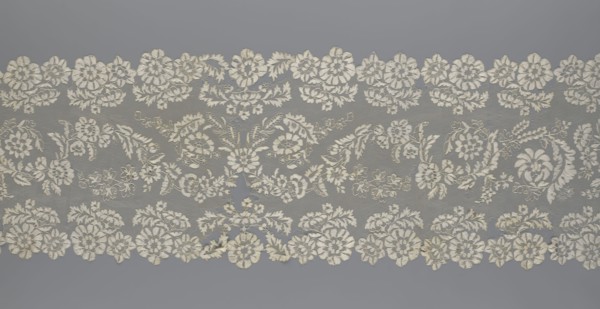 Shawl, shawl, clothing accessory, women's clothing, fashion, lace with serrated edges, design of