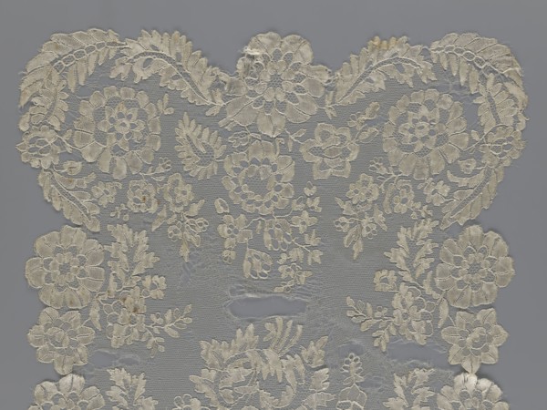 Shawl, shawl, clothing accessory, women's clothing, fashion, lace with serrated edges, pattern of