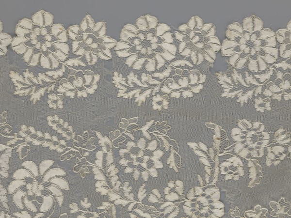 Shawl, shawl; purchase provenance; clothing accessories; women's clothing; fashion; lace; serrated