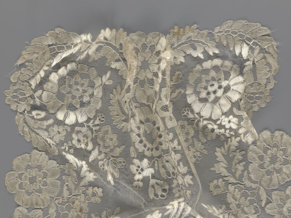 Shawl, shawl, clothing accessory, women's clothing, fashion, lace, serrated edges, in their bends