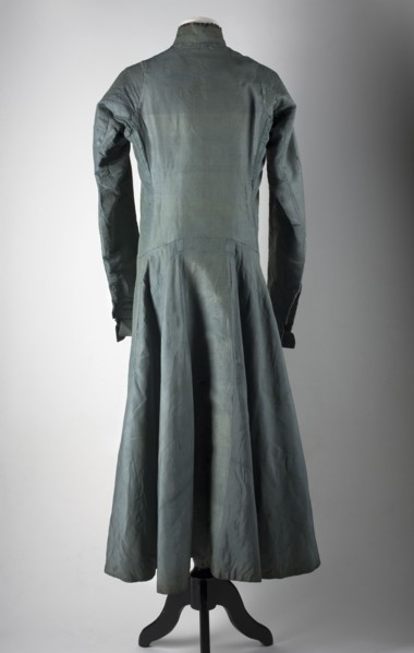 Zupan made of steel-blue grosgrain, long, fastened at the front with leatherwork buttons. Fitted at