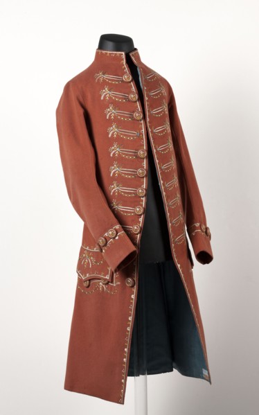 Habit à la française. Habit of pink cloth, embroidered with motifs imitating braiding, miniature
