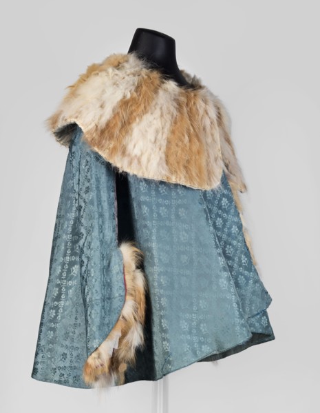 Jubka, long women's caftan jubka, hip-length, narrow in the shoulders, flared at the bottom. Large