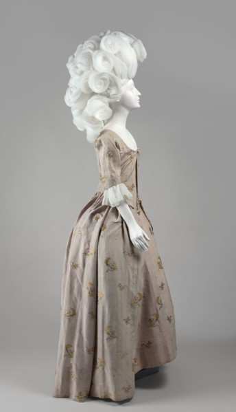 Robe à l'anglaise dress, purchase provenance noted, flower bouquets ornament, gathers clothing