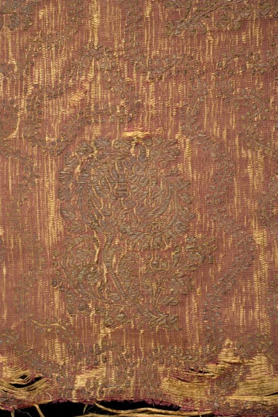 Fabric fragment, silk brocade brocaded grosgrain, 1st half of the 17th century, Italy. Red ground