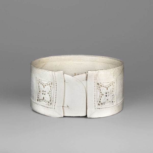 Women's collar, made of thin white linen, stiffened, decorated with openwork embroidery. Edges on