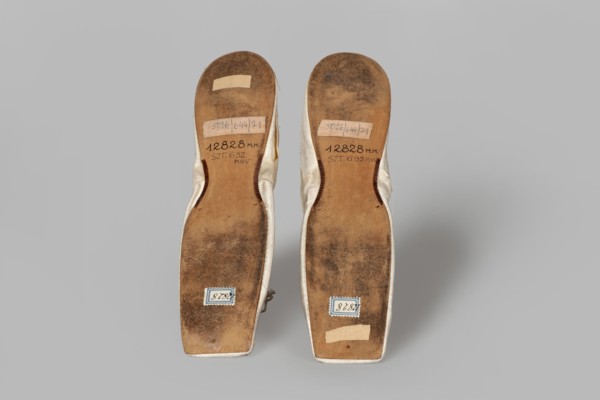 Women's slippers by Wincenty Witoszynski Warsaw, shoemaker's workshop, ca. 1840–ca. 1850. Shallow,