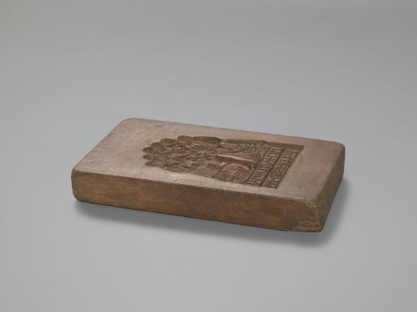 Double-sided gingerbread mould; obverse: group of figures — two women and a child; reverse: group