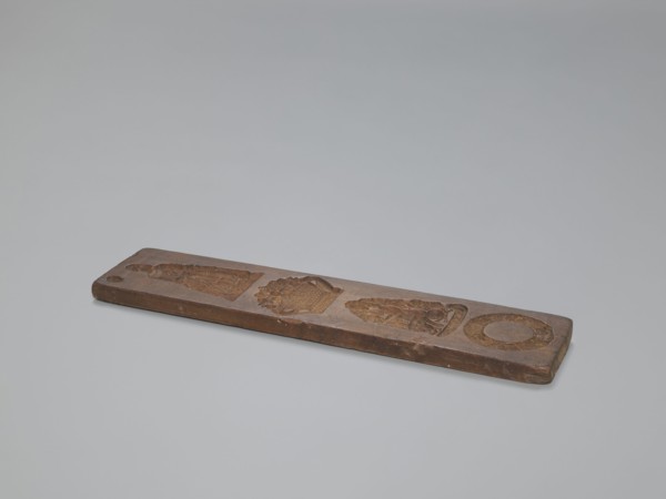 Double-sided gingerbread mould. Obverse: 4 images of human figures and plant motifs; Reverse: 5