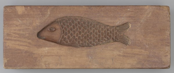 Double-sided gingerbread mould. Side A: figure of a lady in a decorative, pleated dress from the